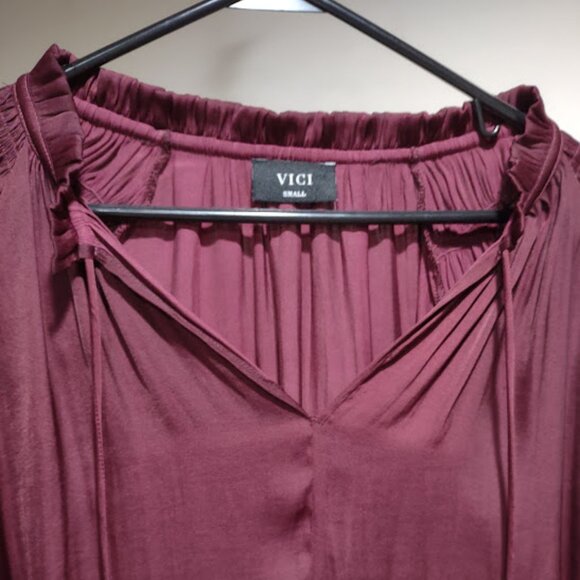 VICI MAROON BLOUSE HIGHLY RUCHED AND RUFFLED ARMS AND CUFFS HIGH LOW HEM SMALL - Picture 4 of 10